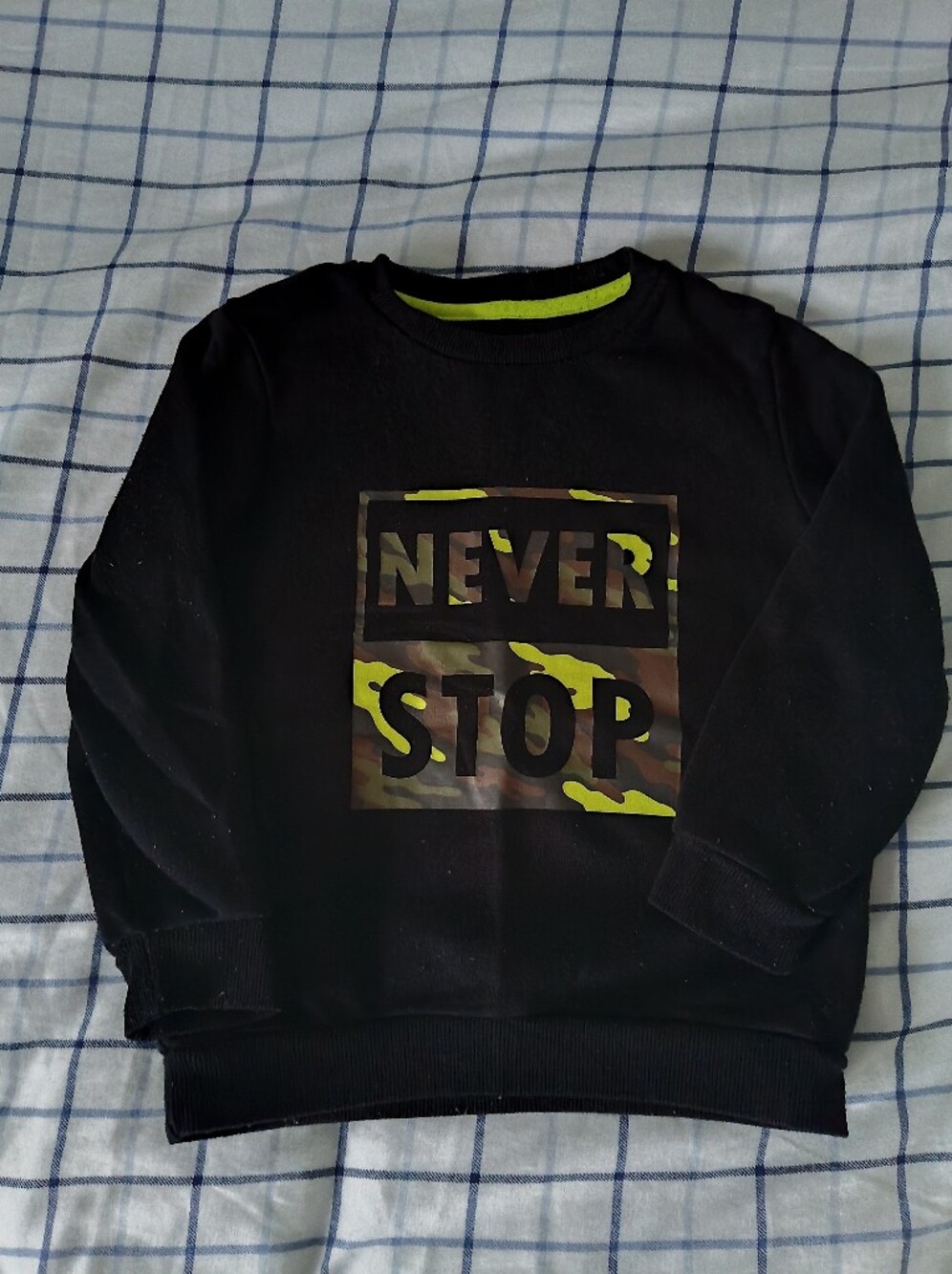 Primark Boys Black/Neon Green Sweatshirt Camo 'Never Stop' Print Size 3/4 Years